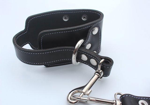 Wrist Cuffs Loop Style in Bondage Leather