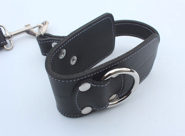 Wrist Cuffs Loop Style in Bondage Leather