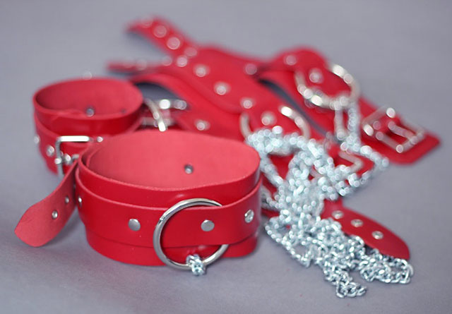 Basic Leather Shackles with Chain